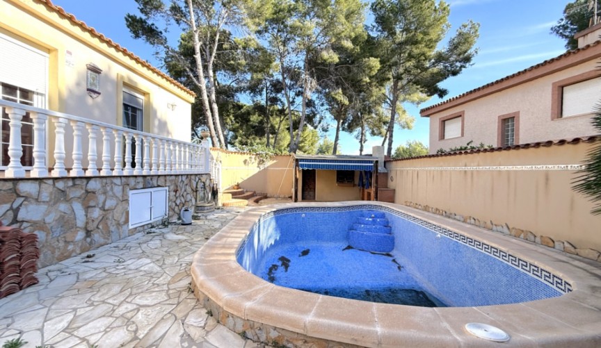 Resale - Villa -
Pilar de la Horadada - Costa Blanca
