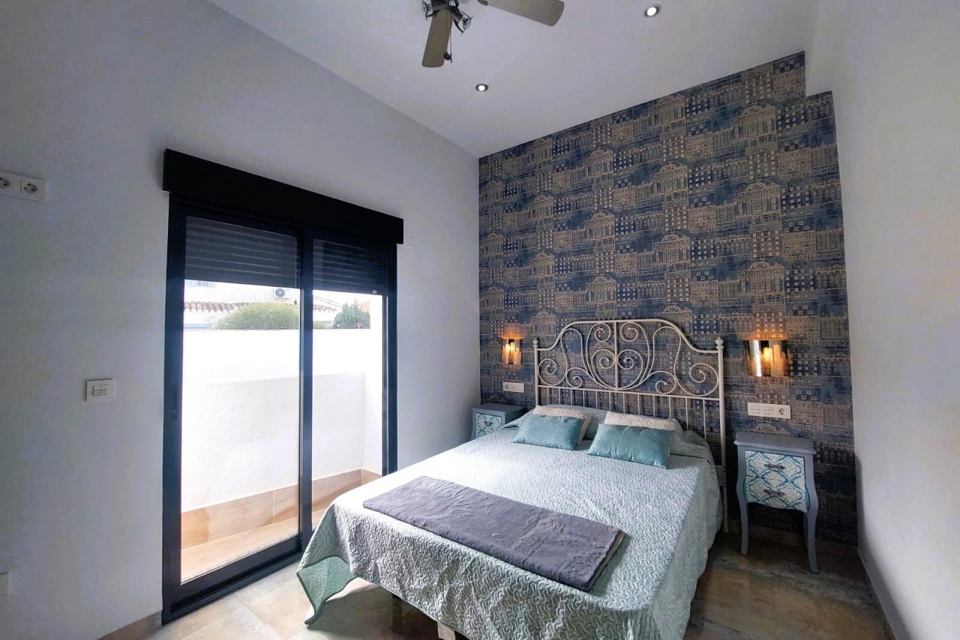 Resale - Villa -
Pilar de la Horadada - Costa Blanca