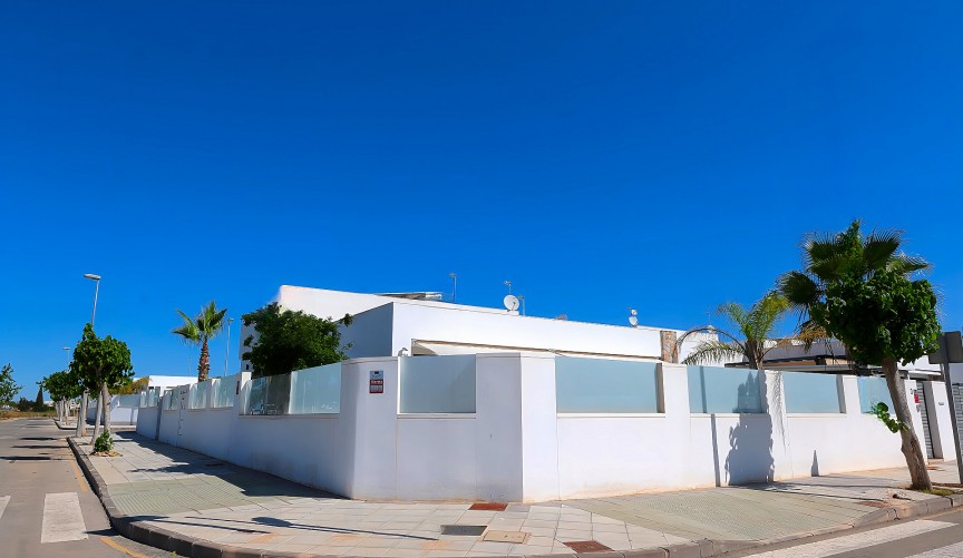 Resale - Villa -
Pilar de la Horadada - Costa Blanca