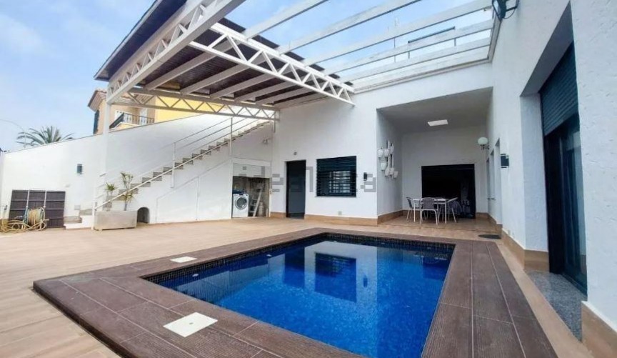 Resale - Villa -
Pilar de la Horadada - Torre De La Horadada