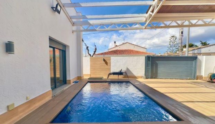 Resale - Villa -
Pilar de la Horadada - Torre De La Horadada