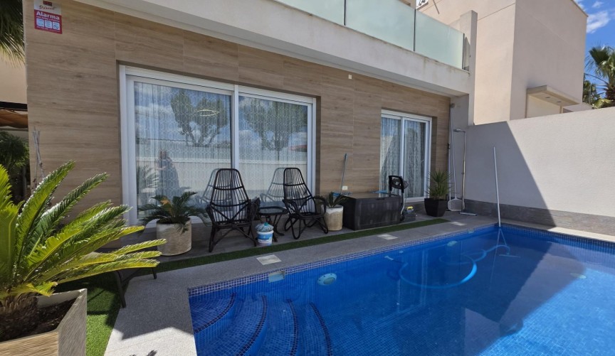Resale - Villa -
Pilar de la Horadada - Zona Pueblo