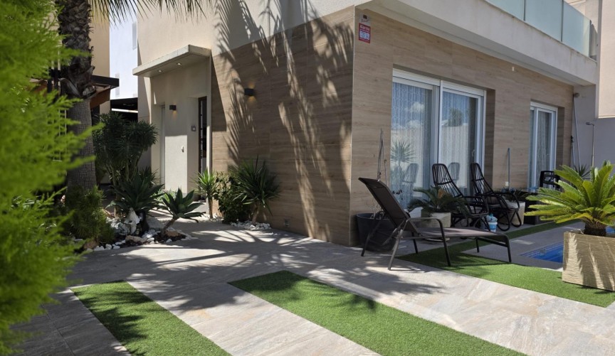 Resale - Villa -
Pilar de la Horadada - Zona Pueblo