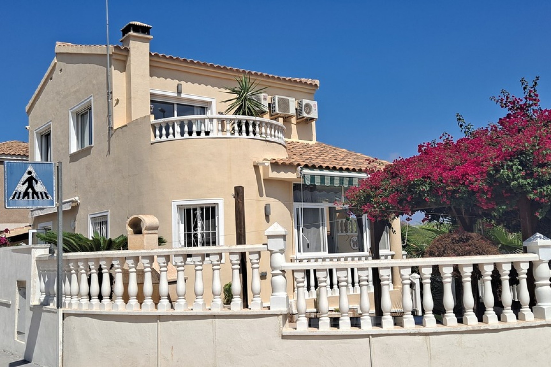 Resale - Villa -
Pinar de Campoverde - Inland