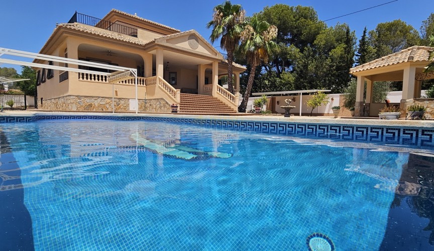 Resale - Villa -
Pinar de Campoverde - Inland