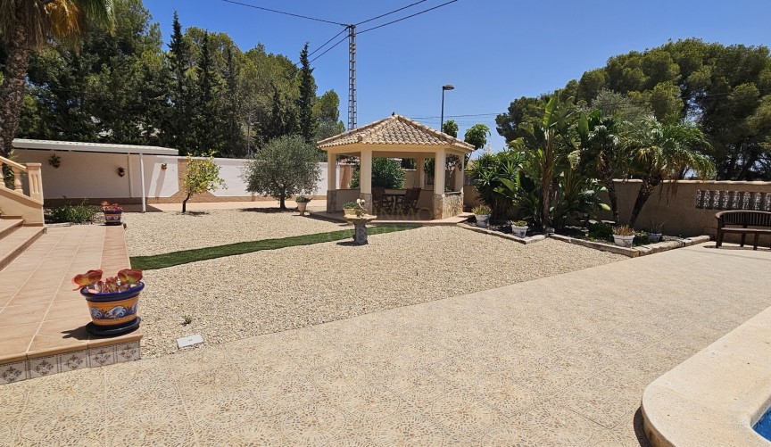 Resale - Villa -
Pinar de Campoverde - Inland
