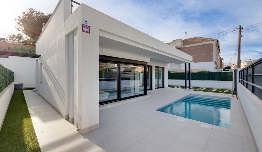 Resale - Villa -
Pinar de Campoverde - Inland