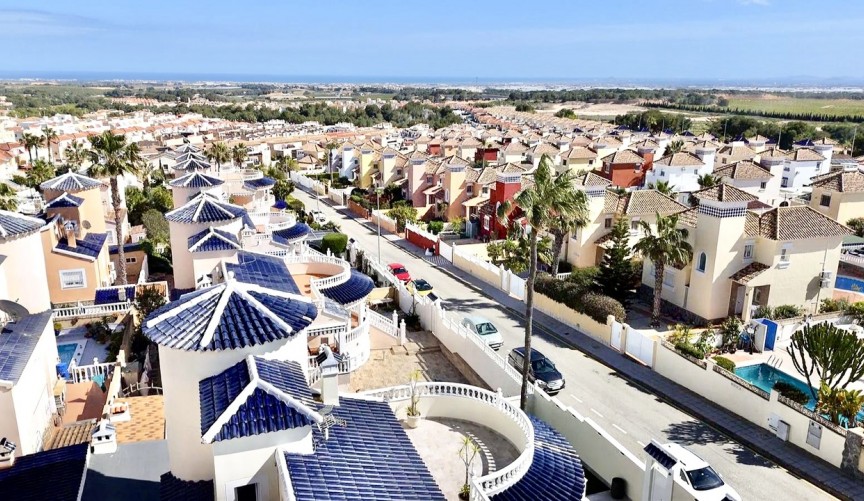 Resale - Villa -
Pinar de Campoverde - Inland