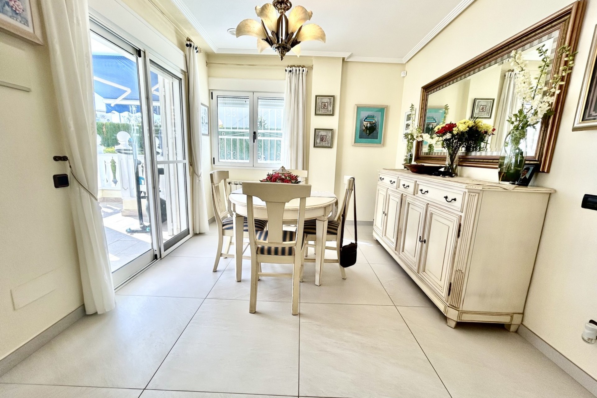 Resale - Villa -
Pinar de Campoverde - Inland