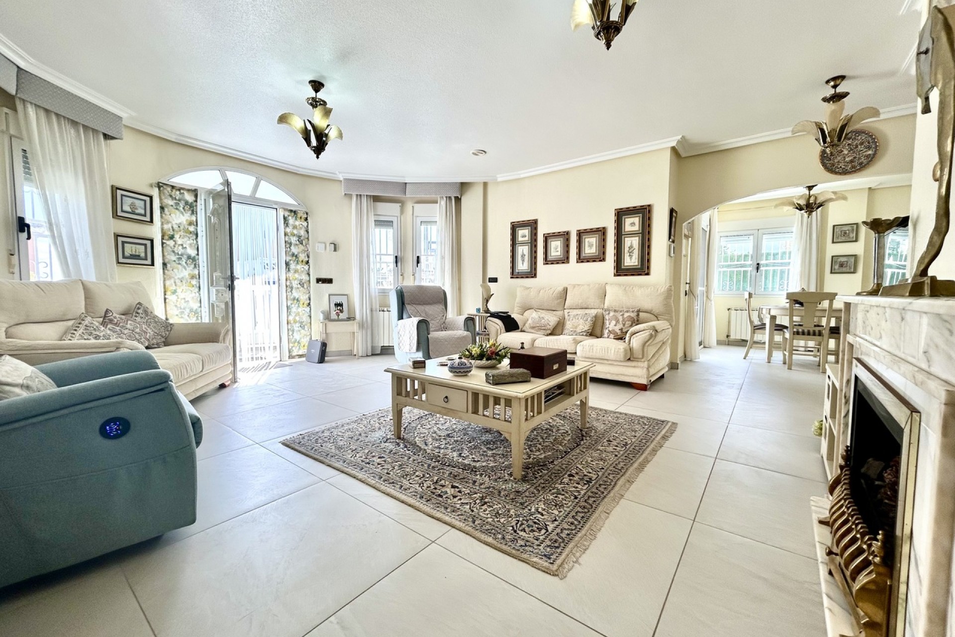 Resale - Villa -
Pinar de Campoverde - Inland