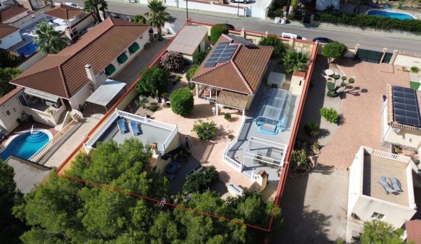 Resale - Villa -
Pinar de Campoverde - Inland