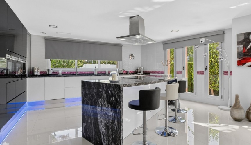 Resale - Villa -
Pinar de Campoverde - Inland