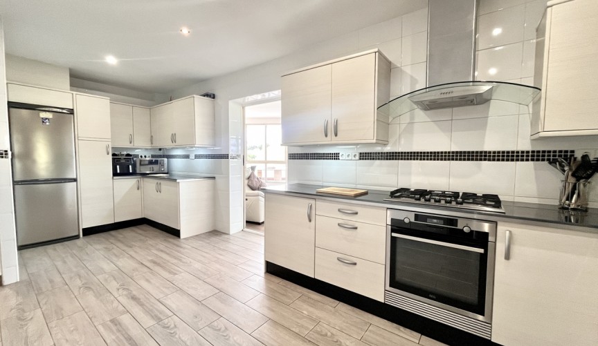 Resale - Villa -
Pinar de Campoverde - Inland