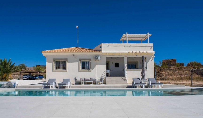 Resale - Villa -
Pinoso - Inland