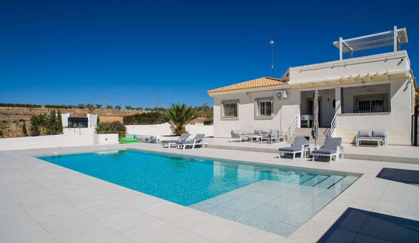 Resale - Villa -
Pinoso - Inland