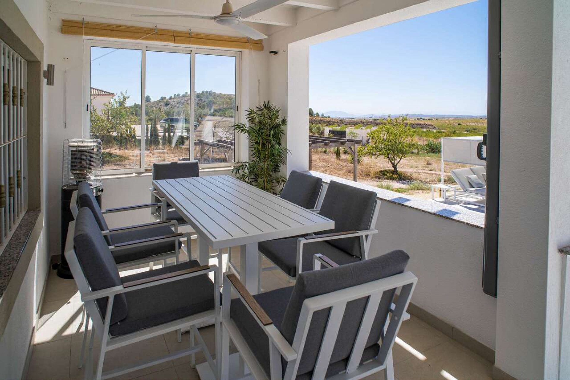 Resale - Villa -
Pinoso - Inland