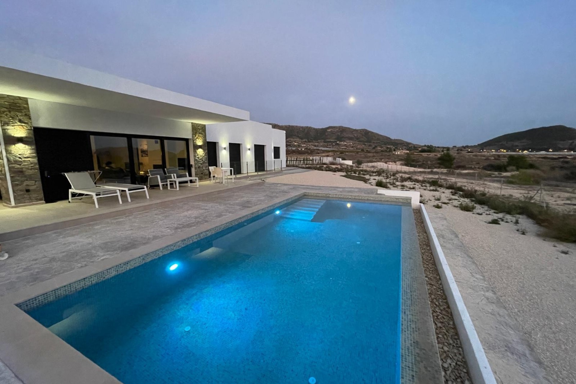 Resale - Villa -
Pinoso - Inland