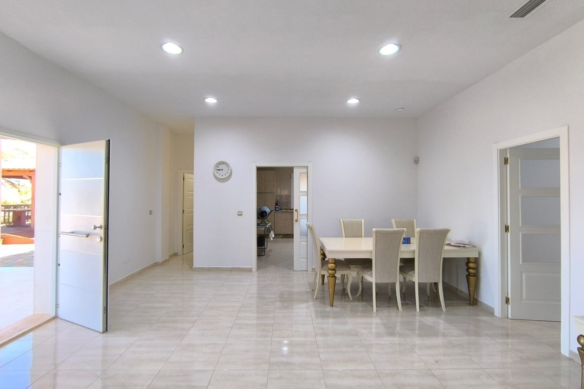 Resale - Villa -
Pinoso - Inland