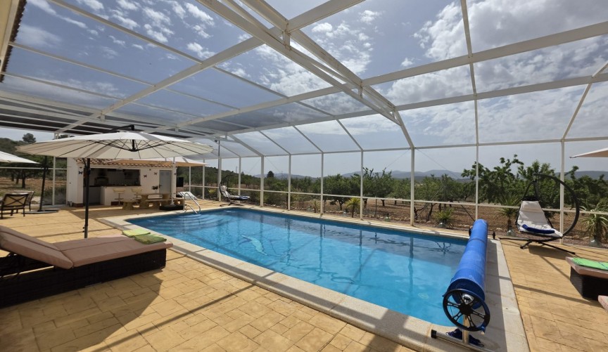 Resale - Villa -
Pinoso - Inland