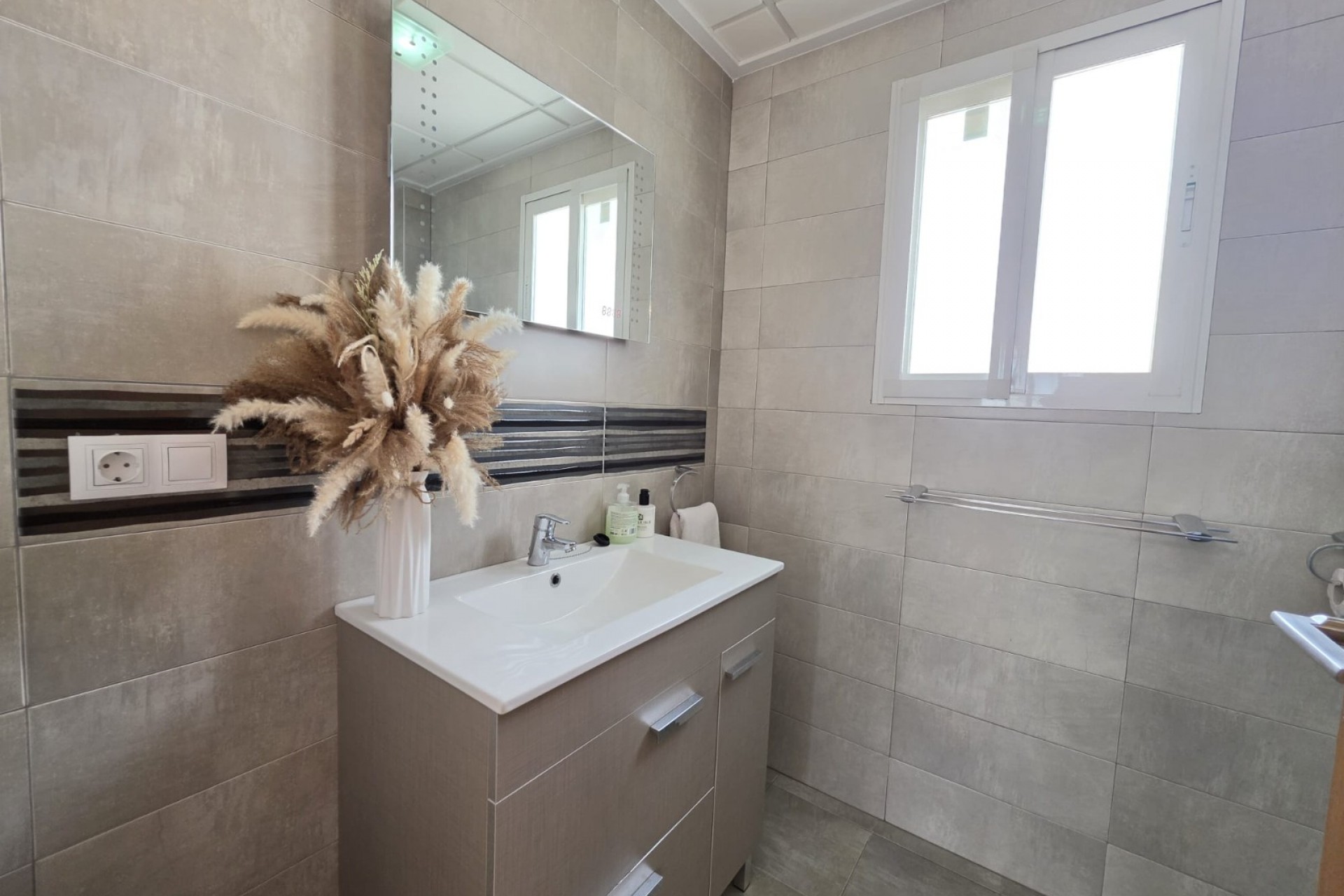 Resale - Villa -
Pinoso - Inland