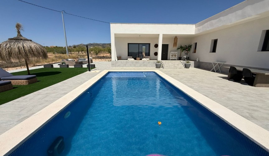 Resale - Villa -
Pinoso - Inland