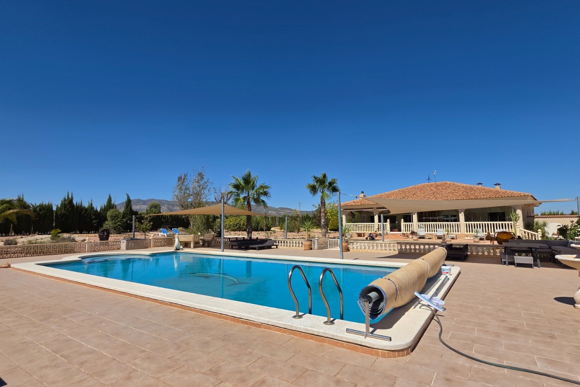 Resale - Villa -
Pinoso - Inland