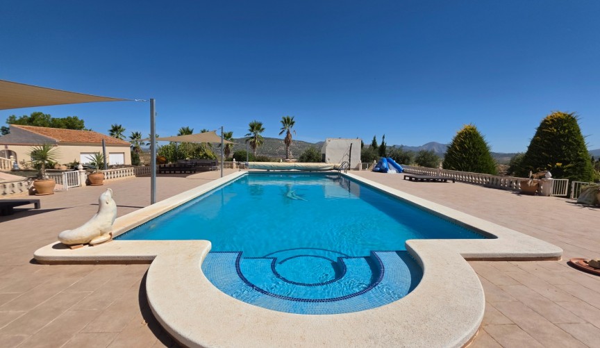Resale - Villa -
Pinoso - Inland