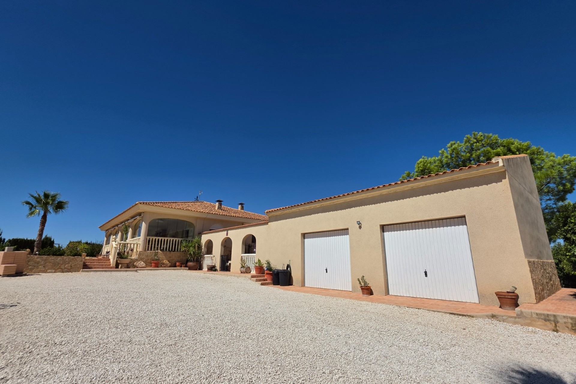 Resale - Villa -
Pinoso - Inland