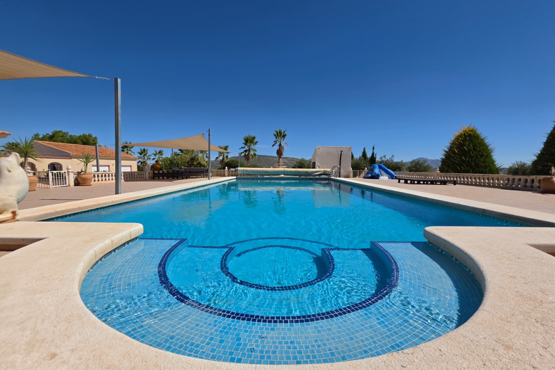 Resale - Villa -
Pinoso - Inland