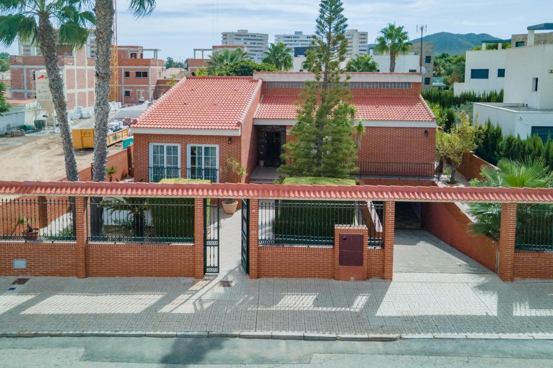 Resale - Villa -
Playa Honda - Costa Calida