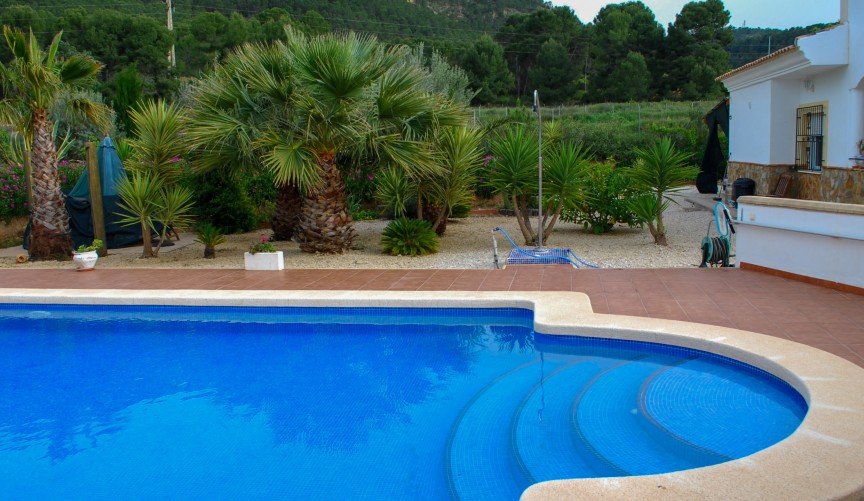 Resale - Villa -
Pliego - Inland