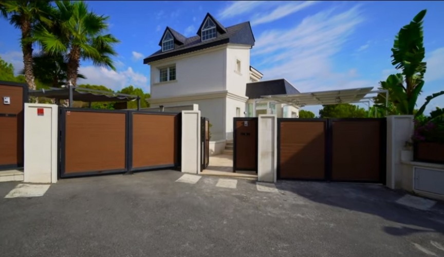 Resale - Villa -
Polop - Costa Blanca