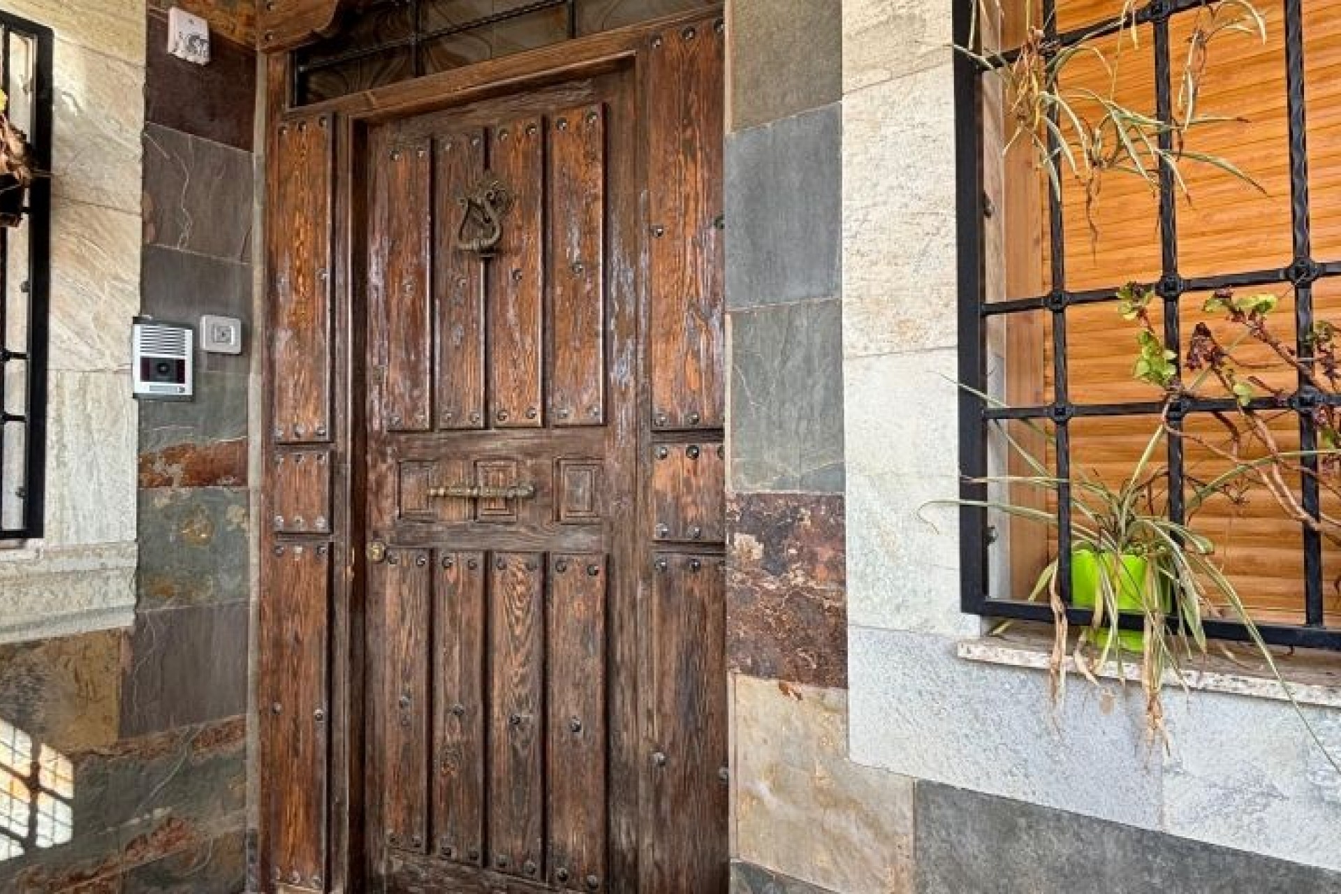 Resale - Villa -
Redován - Inland