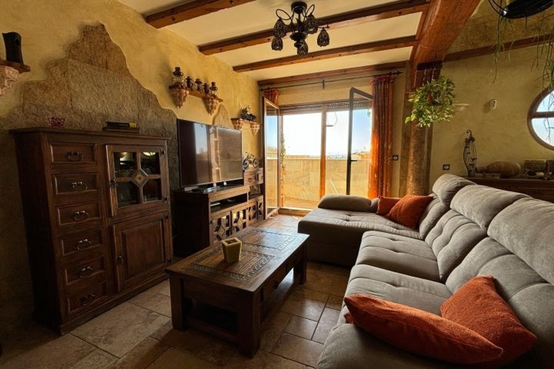 Resale - Villa -
Redován - Inland