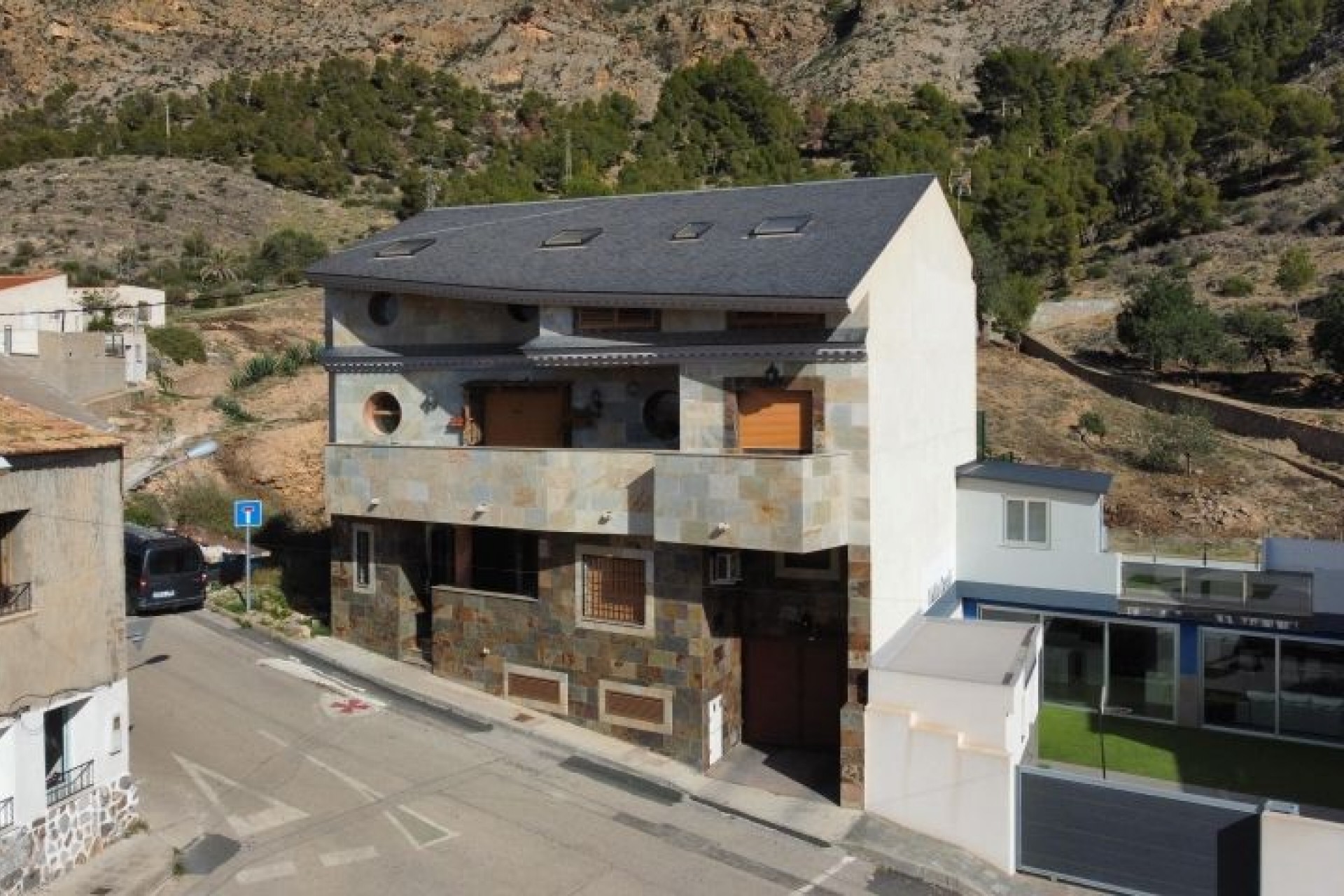 Resale - Villa -
Redován - Inland