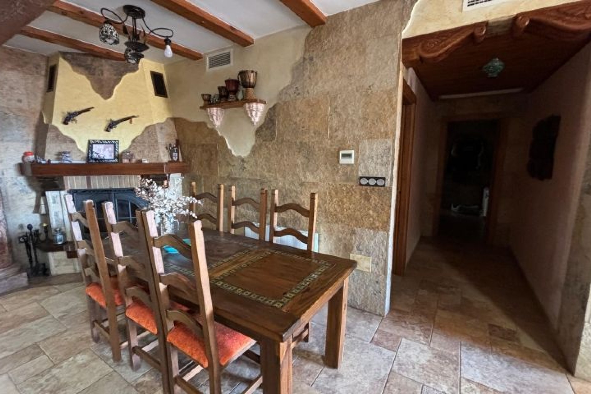 Resale - Villa -
Redován - Inland