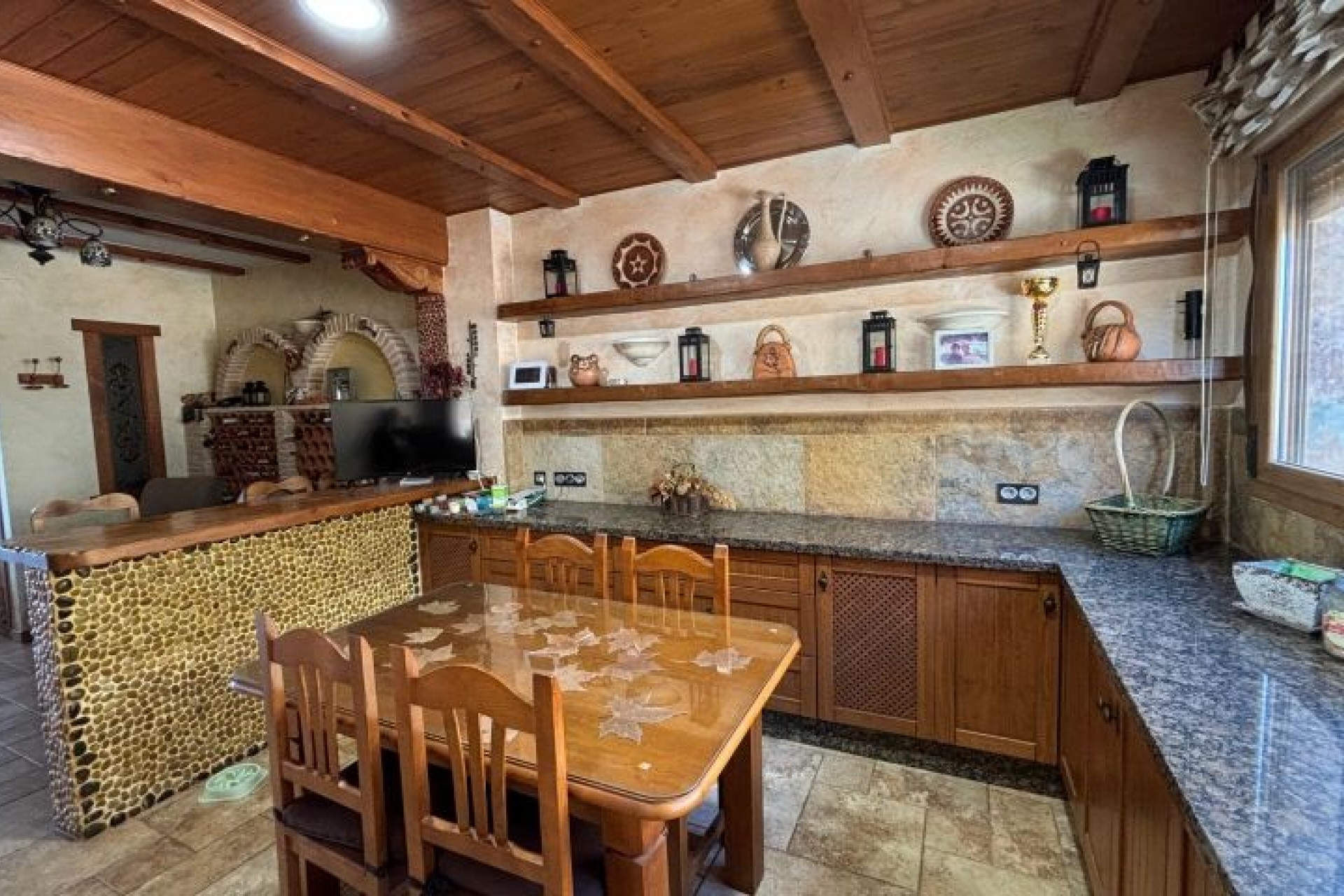 Resale - Villa -
Redován - Inland