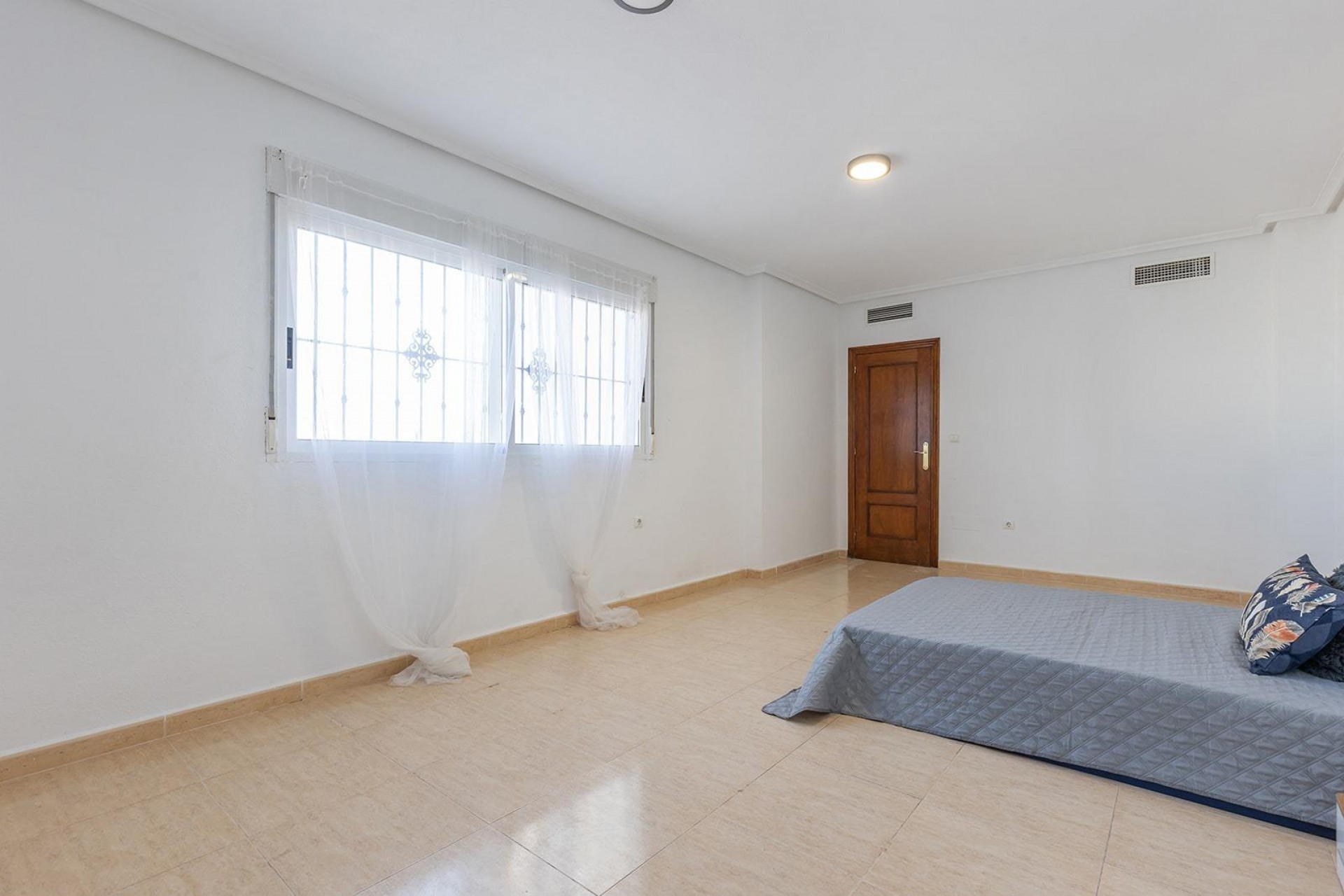 Resale - Villa -
Rojales - Campo De Golf La Marquesa