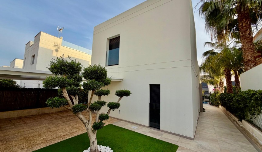 Resale - Villa -
Rojales - Cuidad Quesada