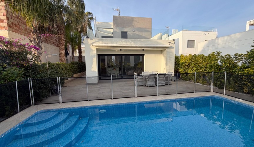 Resale - Villa -
Rojales - Cuidad Quesada