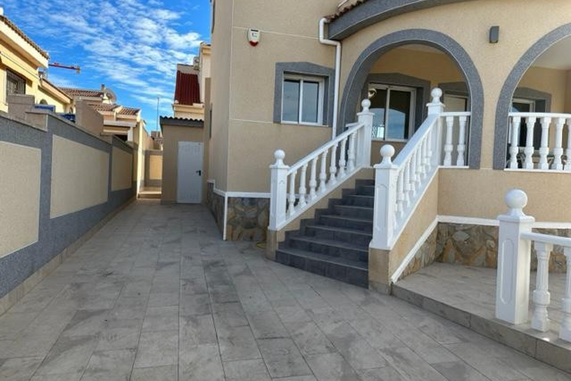 Resale - Villa -
Rojales - Inland