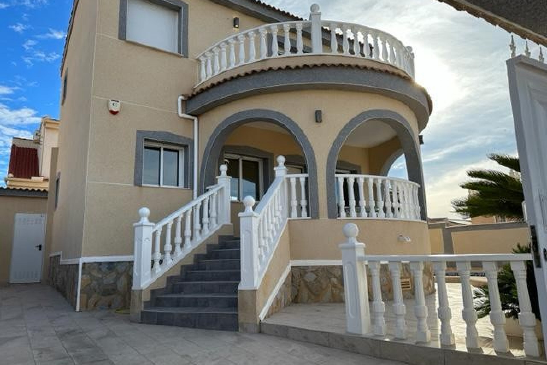 Resale - Villa -
Rojales - Inland