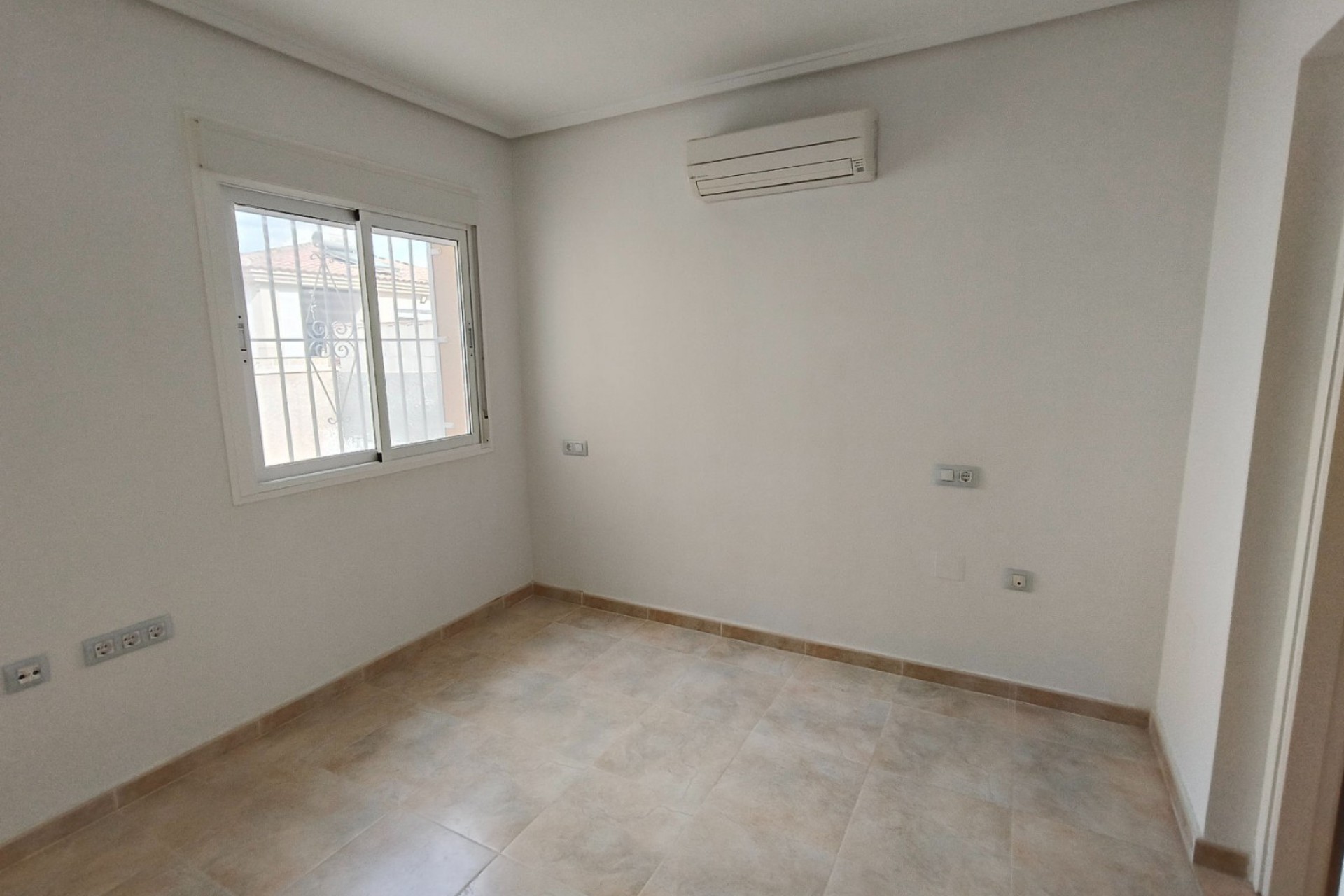 Resale - Villa -
Rojales - Inland