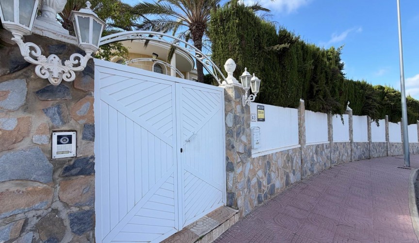 Resale - Villa -
Rojales - La Fiesta