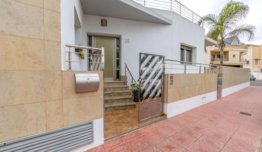 Resale - Villa -
Rojales