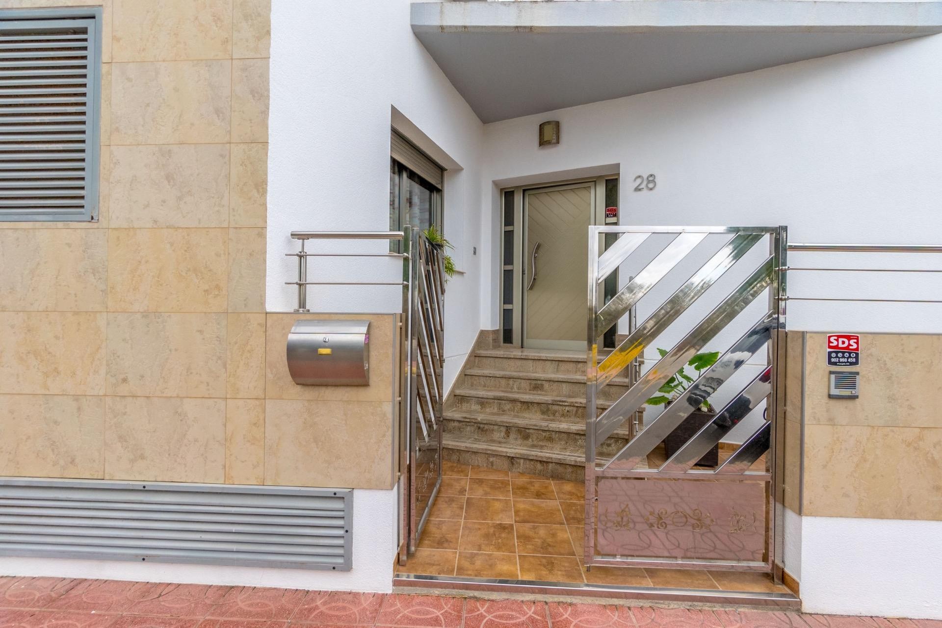 Resale - Villa -
Rojales