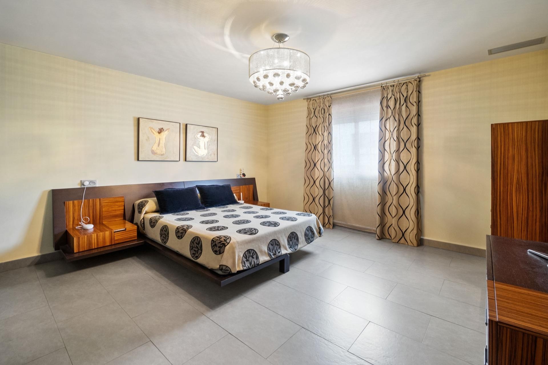 Resale - Villa -
Rojales