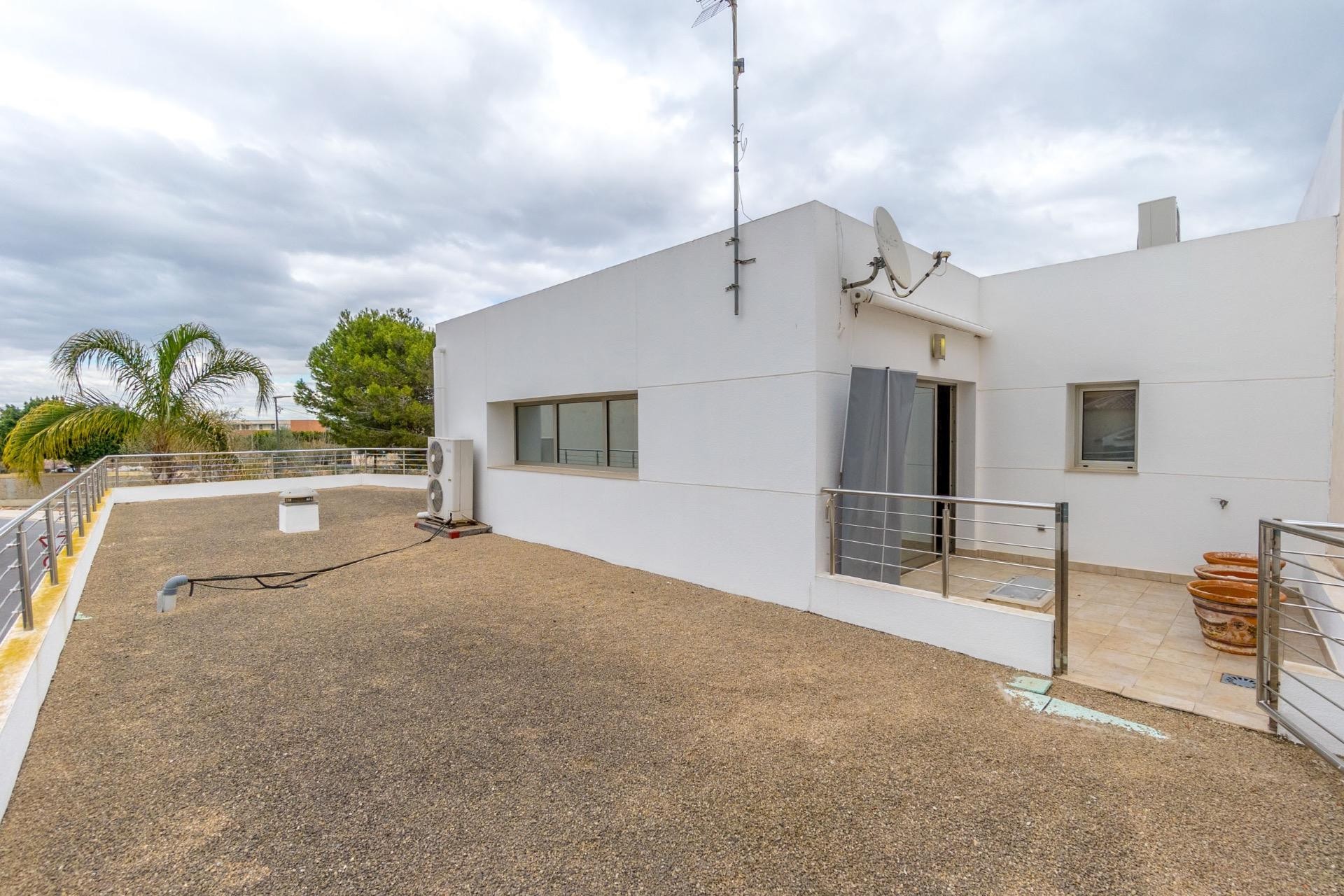 Resale - Villa -
Rojales