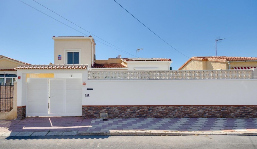 Resale - Villa -
San Fulgencio - La Marina
