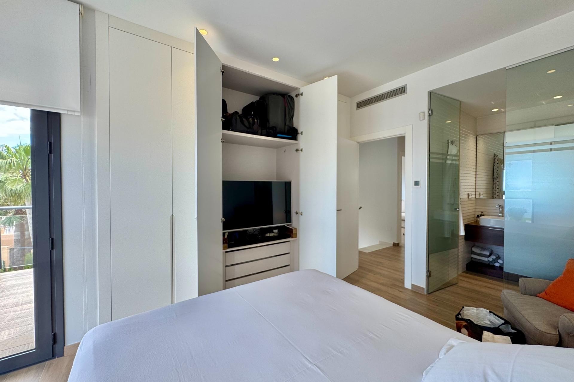 Resale - Villa -
San Miguel de Salinas - Bellavista